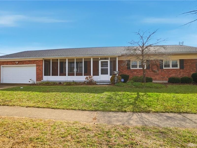 105 W Roger Drive, Trenton, OH 45067 Photo 2