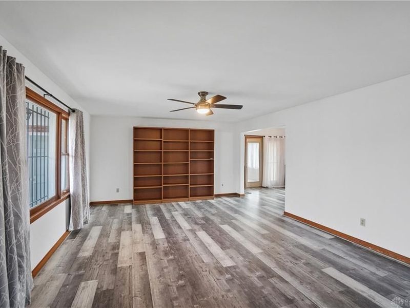 105 W Roger Drive, Trenton, OH 45067 Photo 8