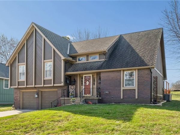 3711 NE Beechwood Drive, Lee's Summit, MO 64064