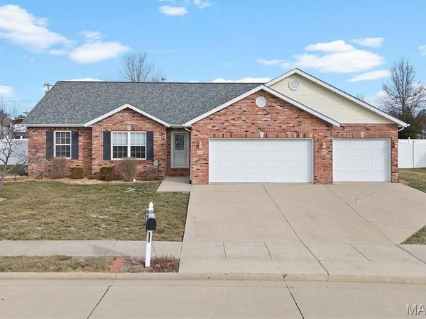 195 Baneberry Drive, Highland, IL 62249