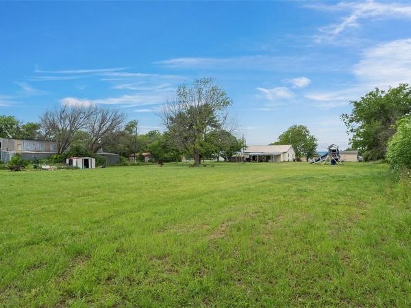 1020 E Jefferson Avenue, Whitney, TX 76692
