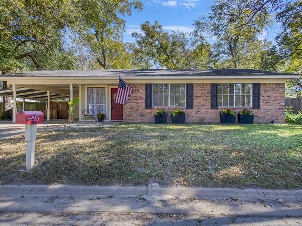 815 N Bledsoe Street, Gilmer, TX 75644