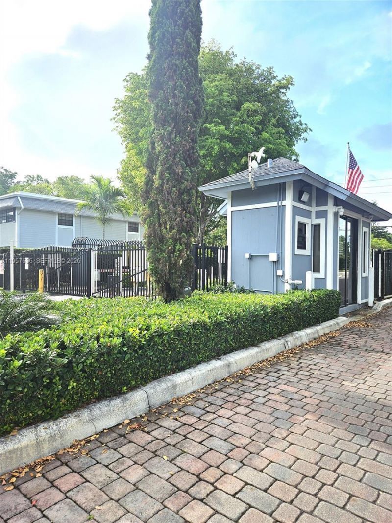 915 NE 199th St, Unit 206-15, Miami, FL 33179 Photo
