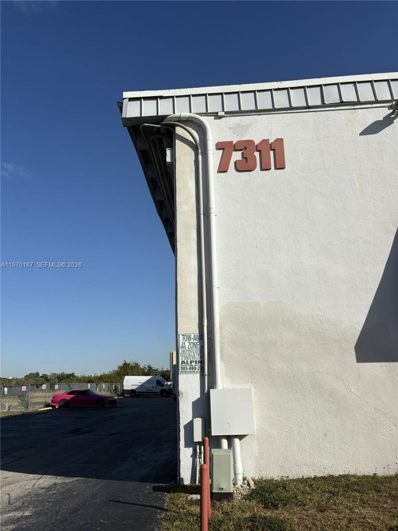 7311 NW 12th St, Unit 25, Miami, FL 33126 Photo