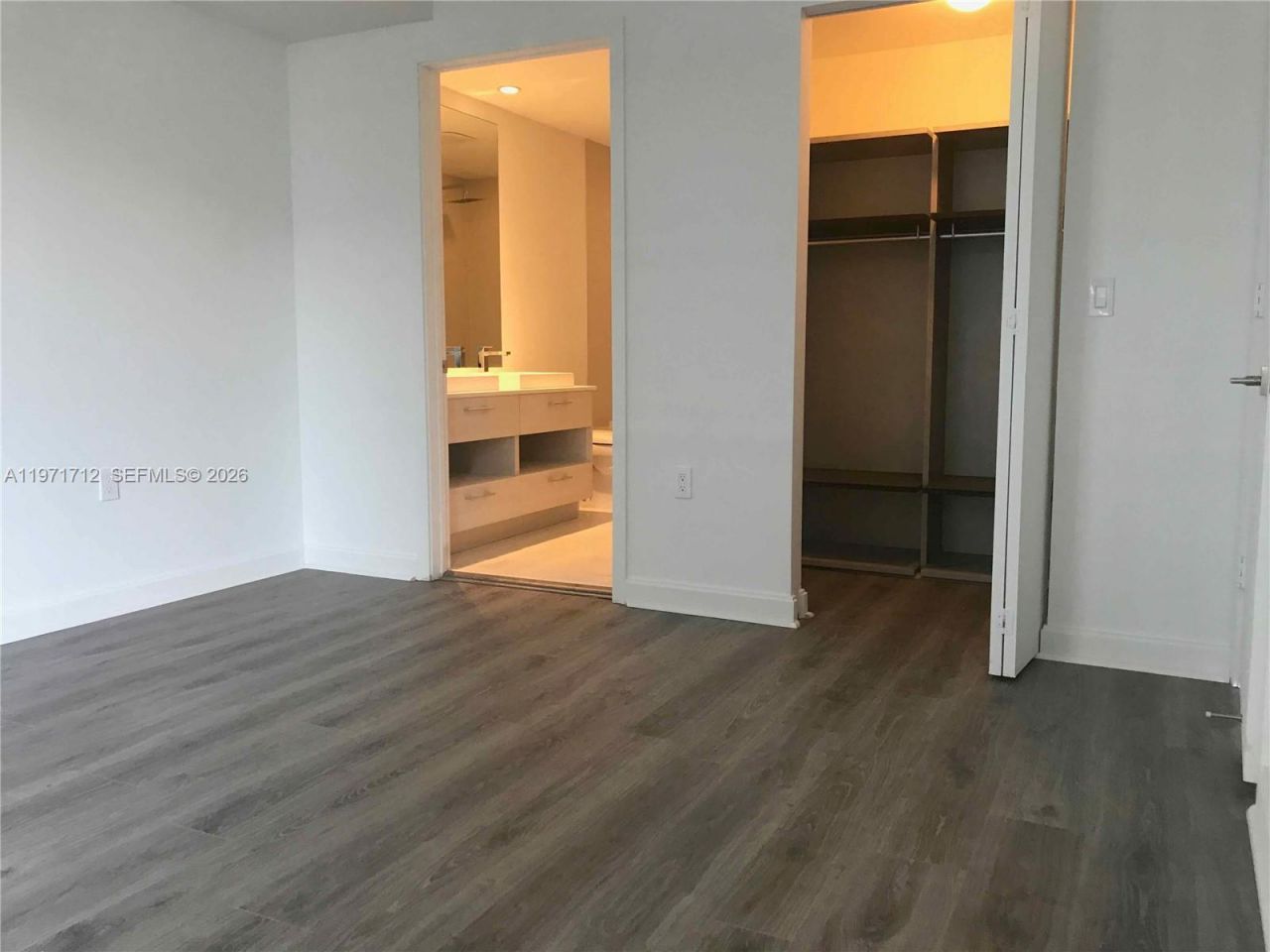 45 SW 9th St, Unit 2807, Miami, FL 33130 Photo