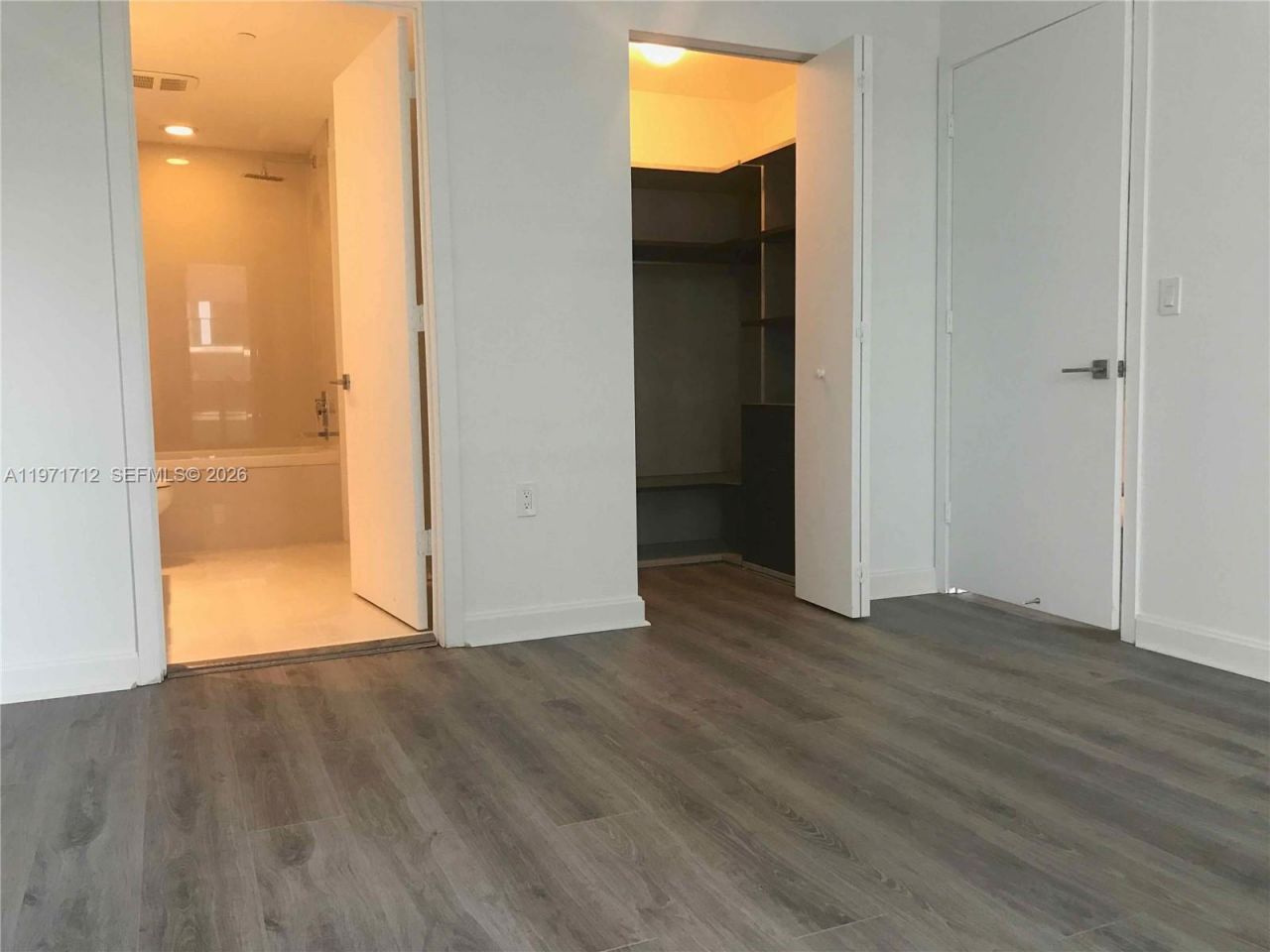 45 SW 9th St, Unit 2807, Miami, FL 33130 Photo