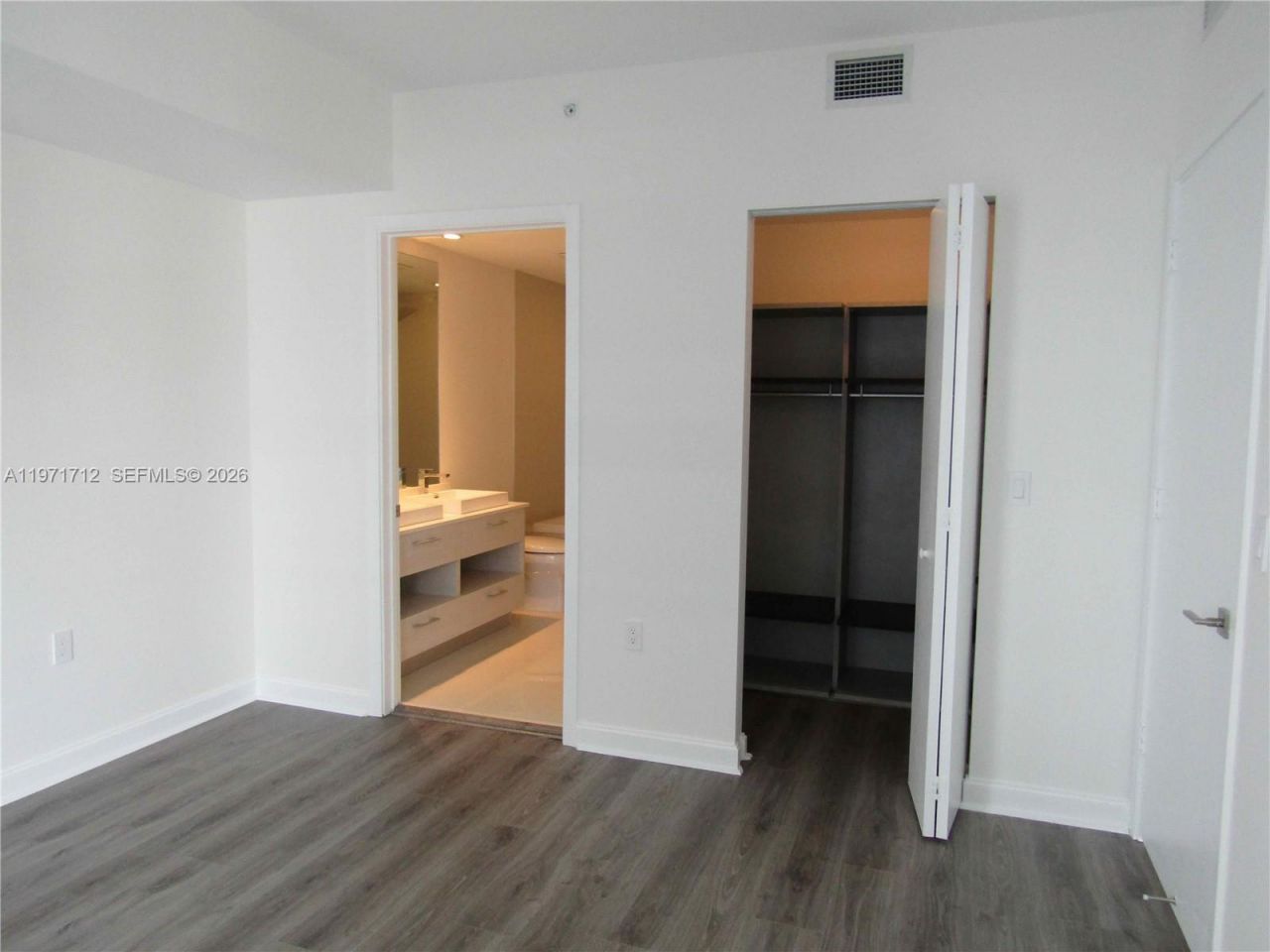 45 SW 9th St, Unit 2807, Miami, FL 33130 Photo