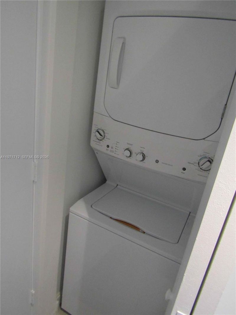 45 SW 9th St, Unit 2807, Miami, FL 33130 Photo