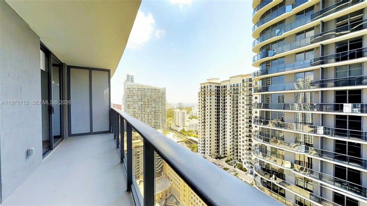 45 SW 9th St, Unit 2807, Miami, FL 33130 Photo