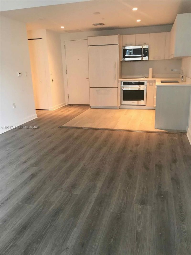 45 SW 9th St, Unit 2807, Miami, FL 33130 Photo