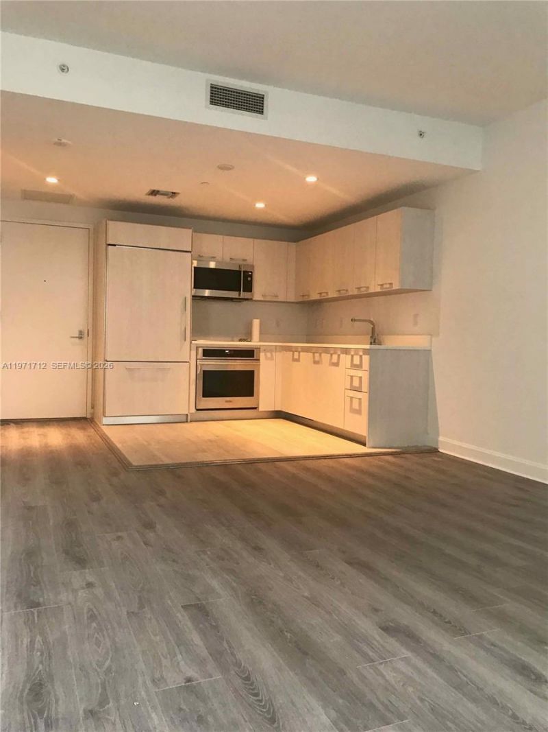 45 SW 9th St, Unit 2807, Miami, FL 33130 Photo
