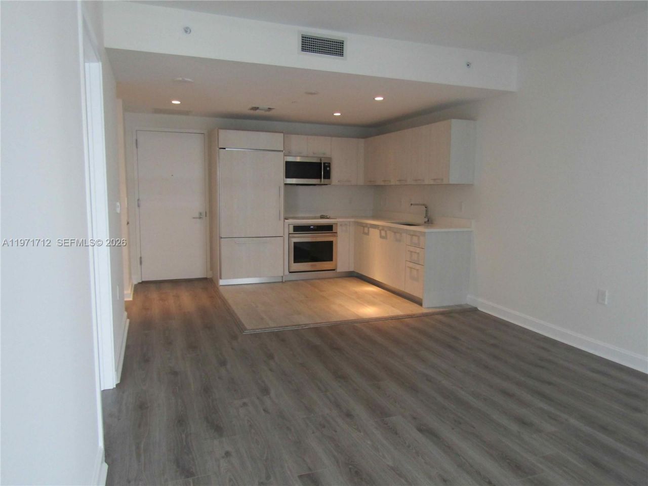 45 SW 9th St, Unit 2807, Miami, FL 33130 Photo