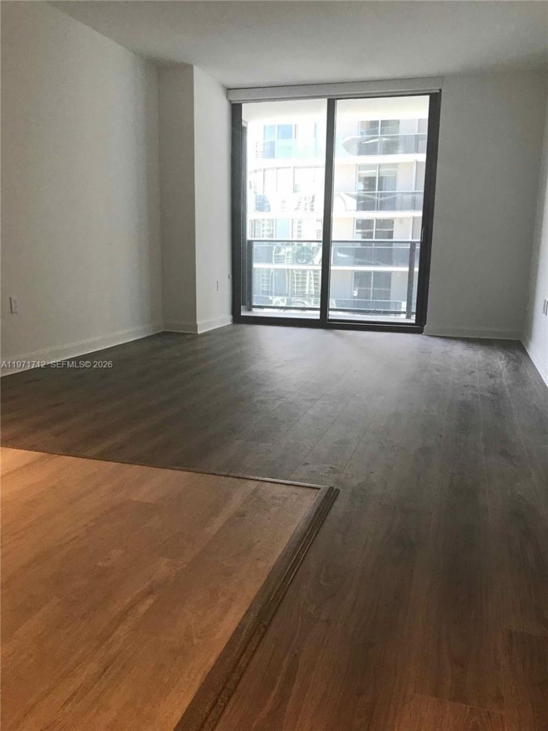 45 SW 9th St, Unit 2807, Miami, FL 33130 Photo