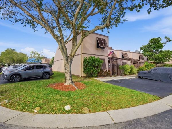 12399 NW 11th St, Pembroke Pines, FL 33026