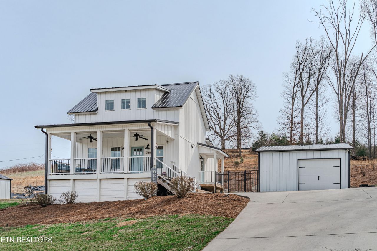 718 Offutt Rd Clinton, TN 37716