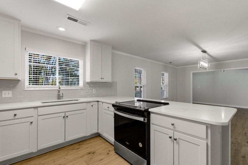 501 Hillside Dr. N  Photo 13