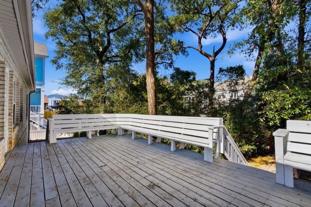 501 Hillside Dr. N  Photo 32