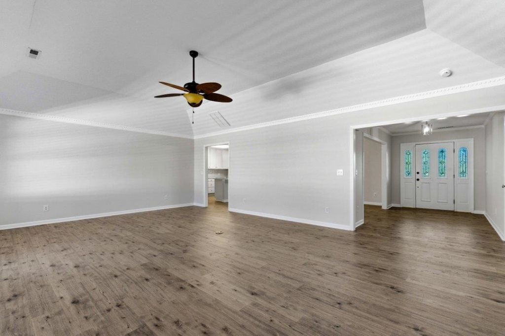 501 Hillside Dr. N  Photo 4