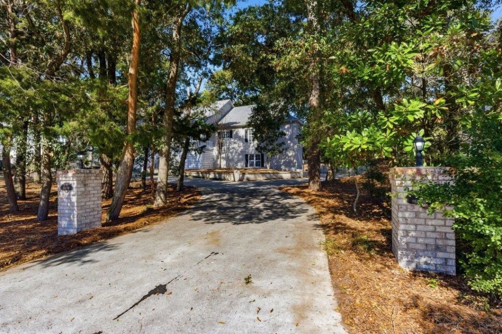 501 Hillside Dr. N  Photo 40