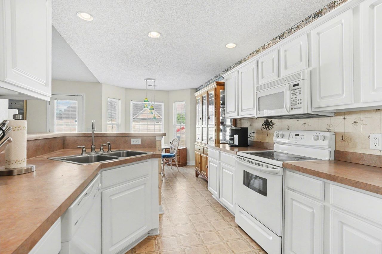 504 Whitebark St. Photo 12