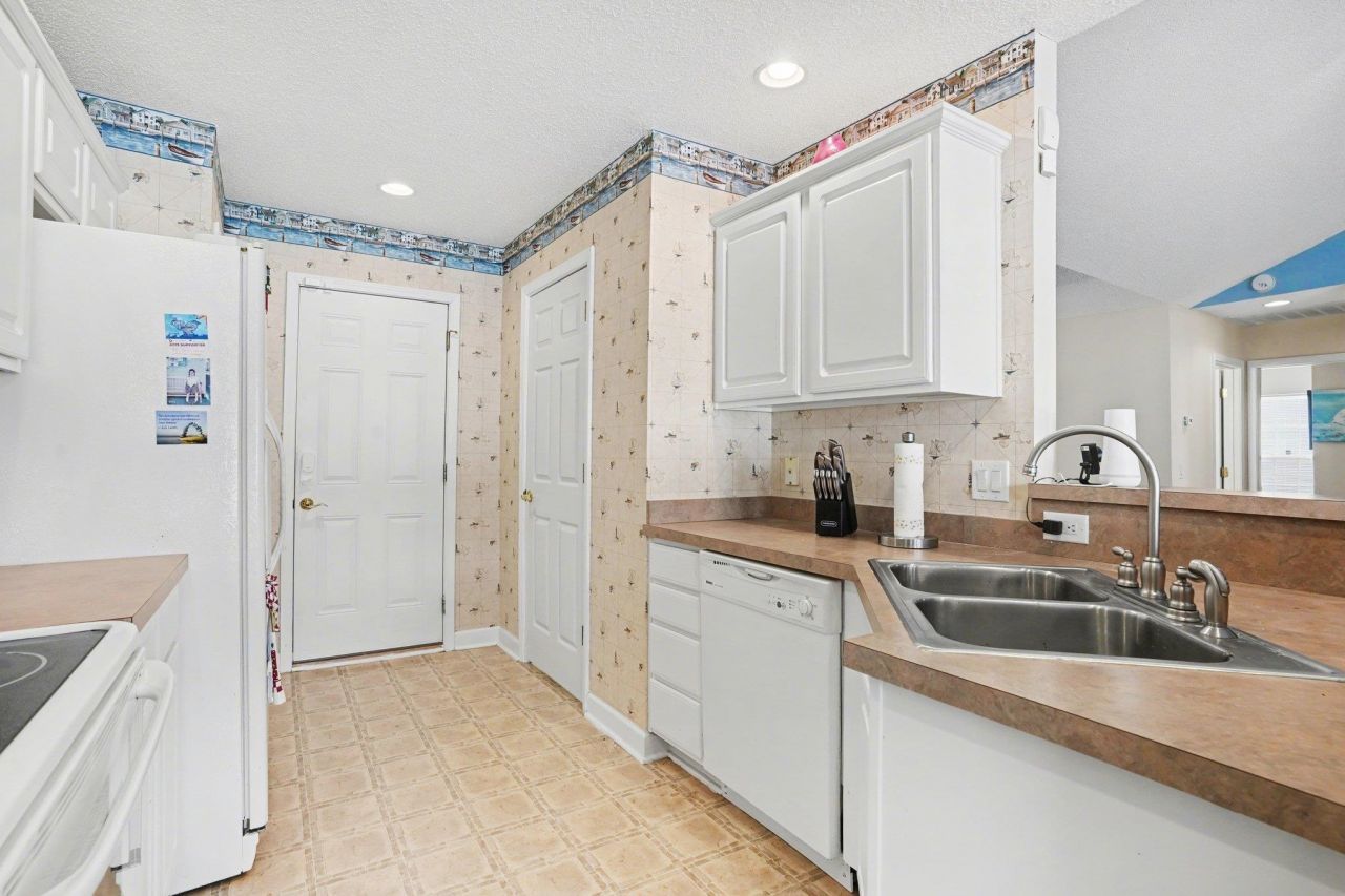 504 Whitebark St. Photo 13