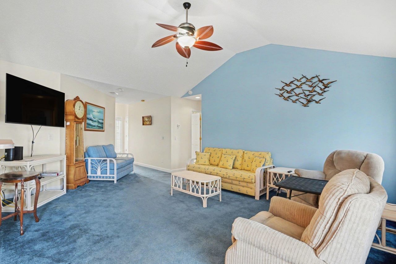 504 Whitebark St. Photo 8