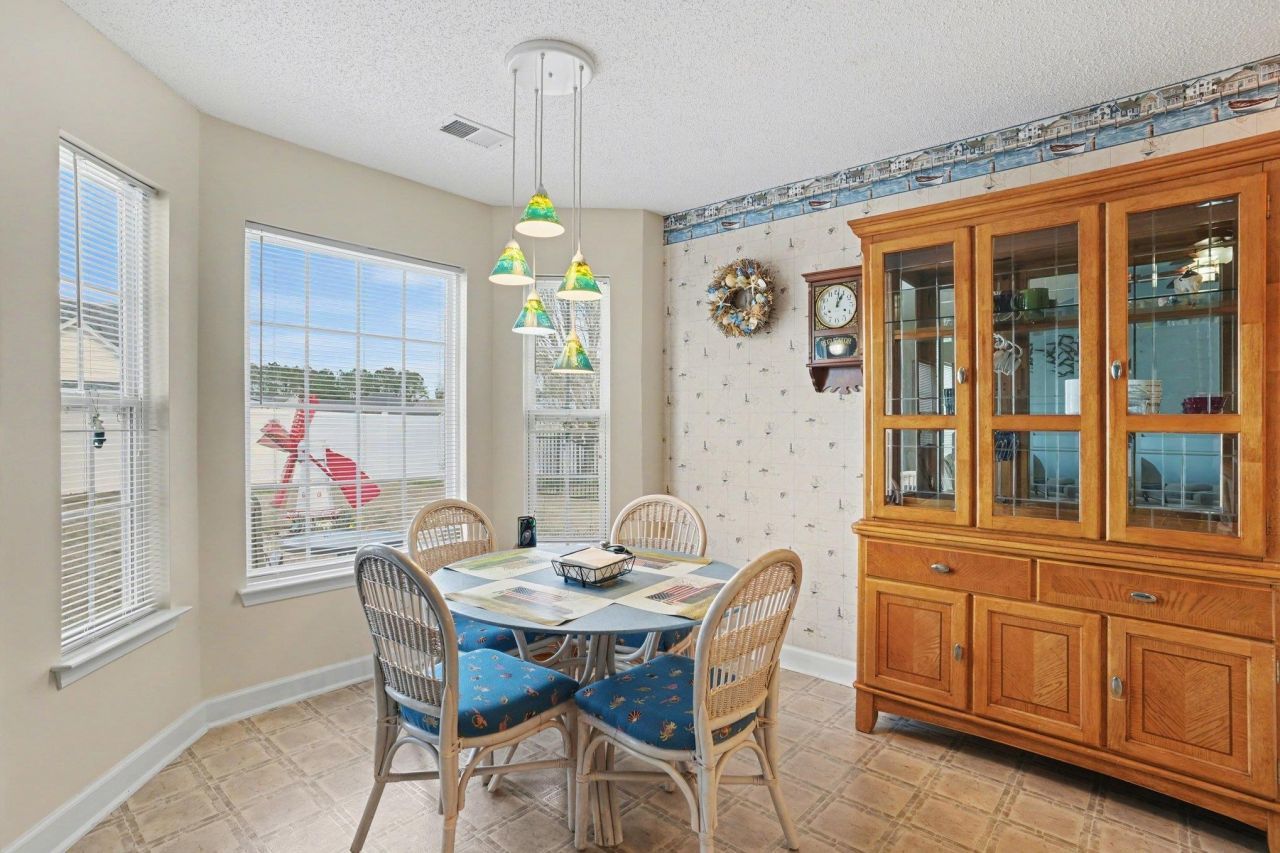 504 Whitebark St. Photo 9