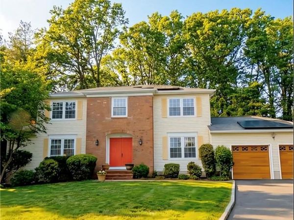 29 Woodside Drive, Rockaway Township, NJ 07866