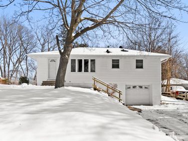 305 Greystone Avenue N, Oakdale, MN 55128