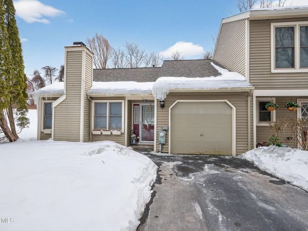 7 Cromwell Drive, Halfmoon, NY 12065