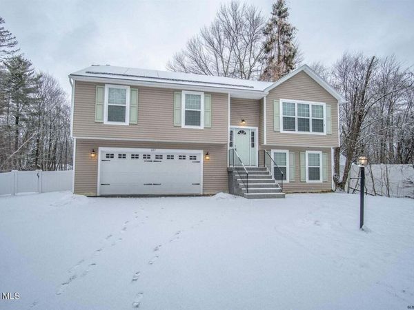 647 Pearse Road, Niskayuna, NY 12309