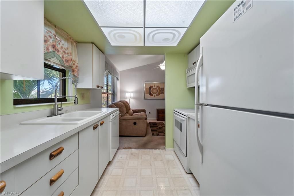 8340 Charter Club Cir, Unit 9, Fort Myers, FL 33919 Photo