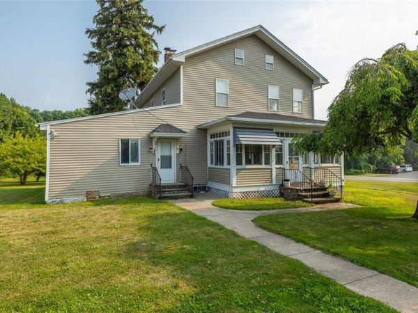 757 Holt Rd , Webster, NY 14580