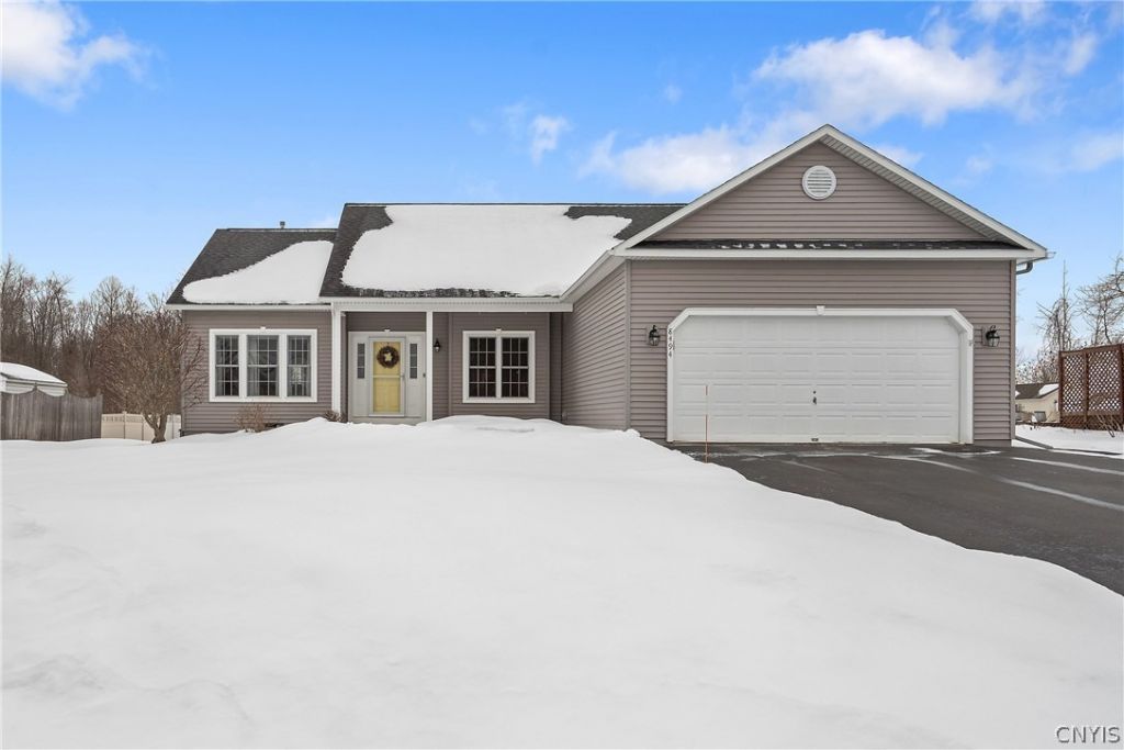 8494 Wayfarer Drive, Cicero, NY 13039 Main Photo
