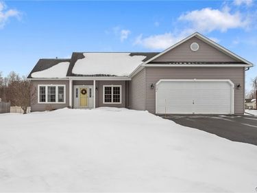 8494 Wayfarer Drive, Cicero, NY 13039