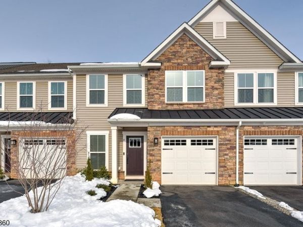 4 Owen Ct, Franklin, NJ 08873