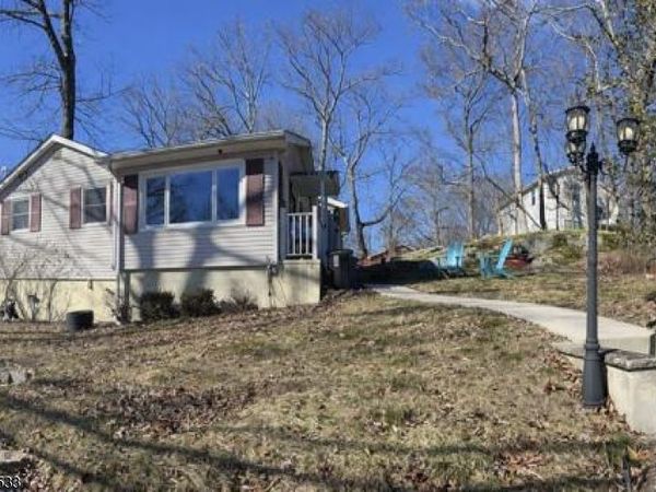 136 Dupont Ave, Hopatcong, NJ 07843
