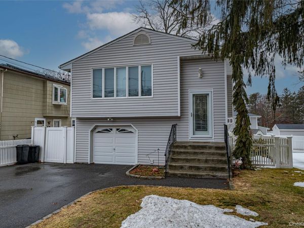 345 Collington Drive , Ronkonkoma, NY 11779