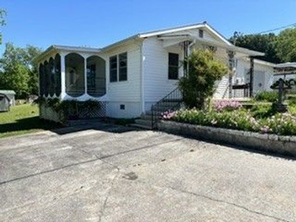 802 Water St, Livingston, TN 38570