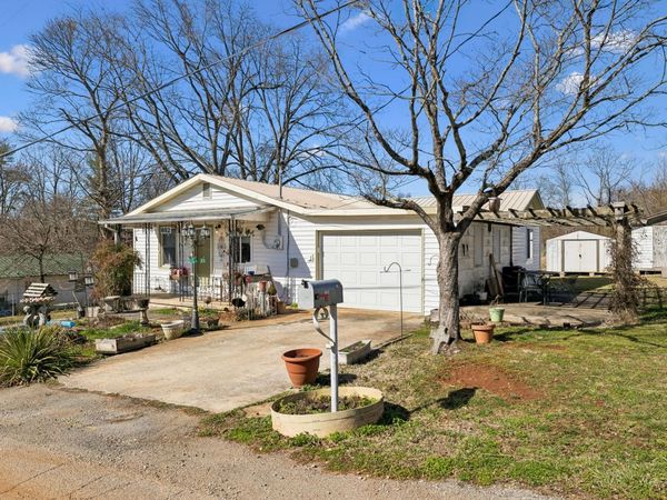 802 Water St, Livingston, TN 38570