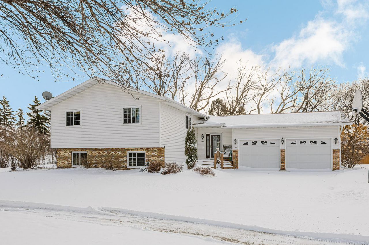 2202 15th Avenue S, Fargo, ND 58103 Main Photo