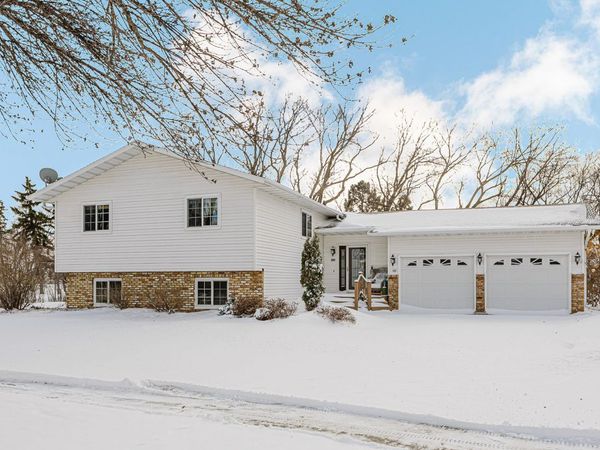 2202 15th Avenue S, Fargo, ND 58103