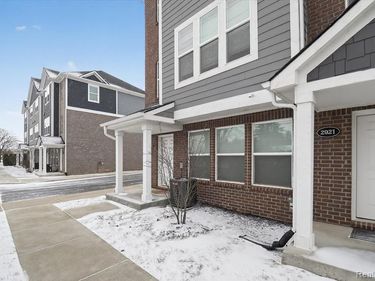 2925 SQUARE LAKE Court, Troy, MI 48085