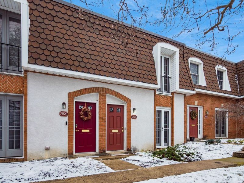 2824 Chateau Circle S, Unit 86, Columbus, OH 43221 Photo 1