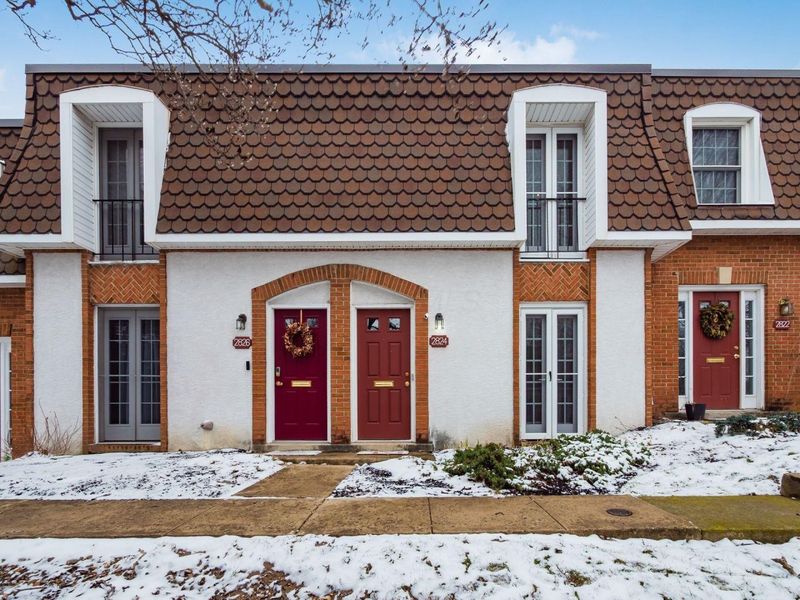 2824 Chateau Circle S, Unit 86, Columbus, OH 43221 Photo 2