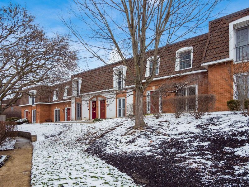 2824 Chateau Circle S, Unit 86, Columbus, OH 43221 Photo 32