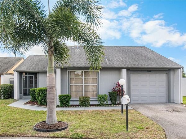 9777 Oakcrest CT, LEHIGH ACRES, FL 33936