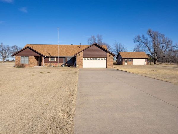 120 Woodcreek Road, Ponca City, OK 74604