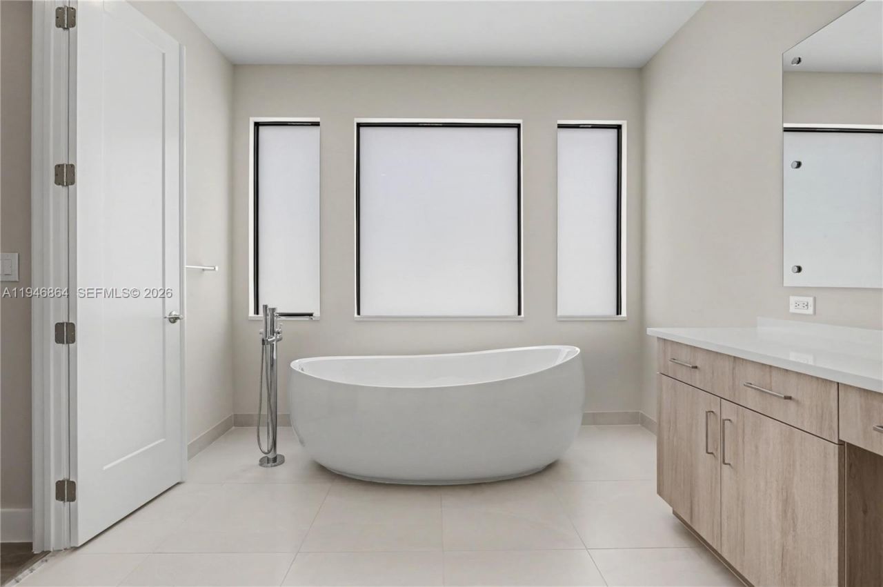 8371 Essex Country Club Dr, Boca Raton, FL 33434 Photo