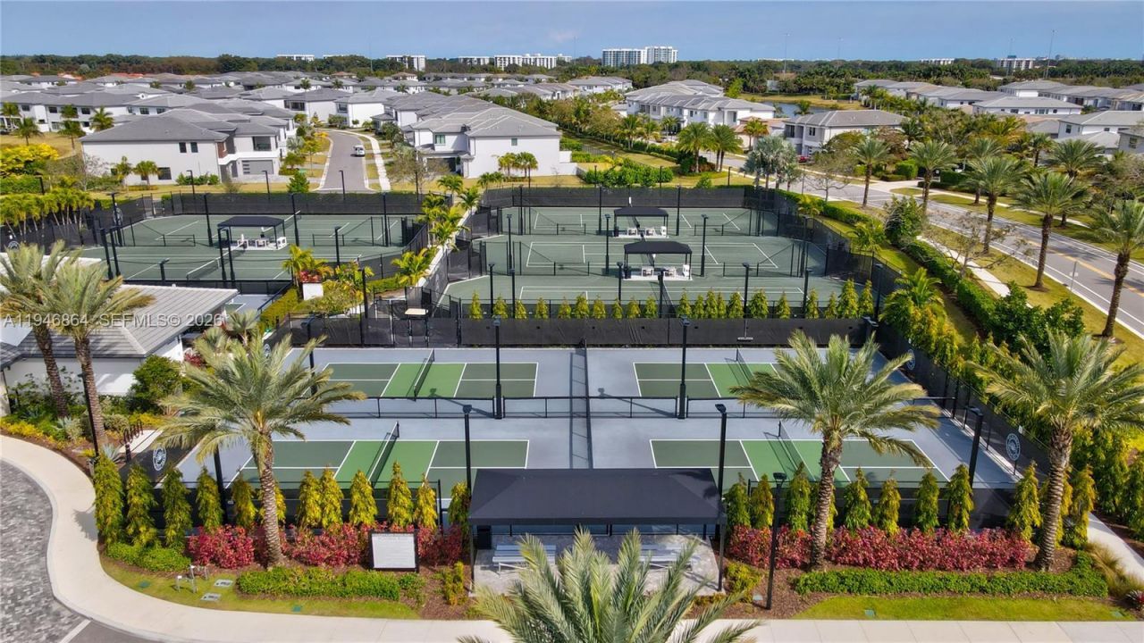 8371 Essex Country Club Dr, Boca Raton, FL 33434 Photo